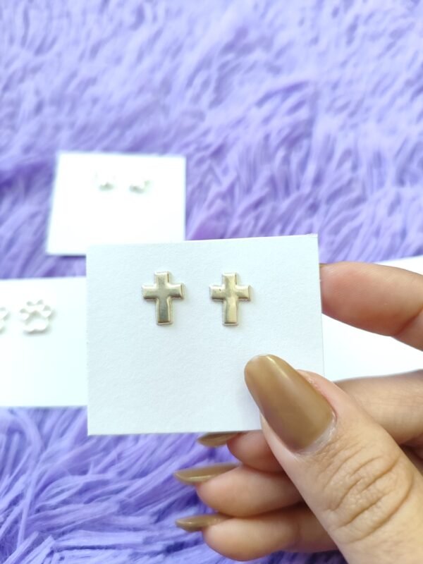 Aretes de cruz