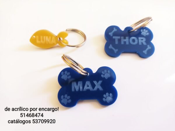 Placas de acrílico para mascotas. Con el nombre de la mascota y el número de celular del dueño.