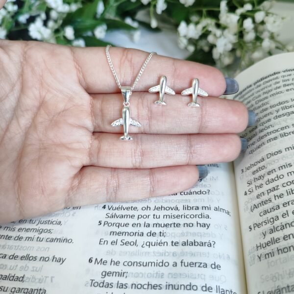 05 Conjunto de avión ✈️ (cadena, dije y aretes 24 USD) {dije y aretes 16 USD} Plata 925