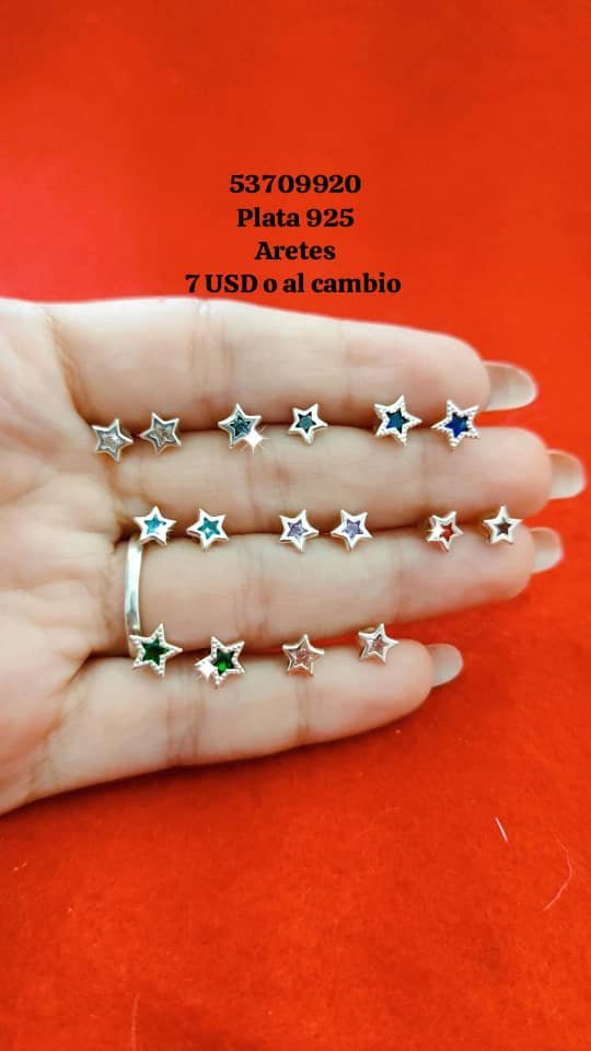 Aretes con cierre de bolita por detrás. De Plata 925 En 7 USD o al cambio (Estrellas)