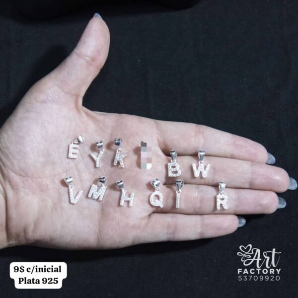 003 cadenas con dijes de iniciales. Plata 925. En estas imágenes solo salen los valores de los dijes 9 USD o al cambio