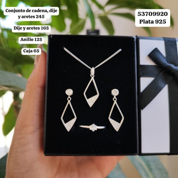 044 Conjunto. Los valores salen en la foto por separado. En USD o al cambio. Plata 925