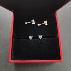 041 Aretes con cierre de bolita de rosca. Tornasol. Plata 925